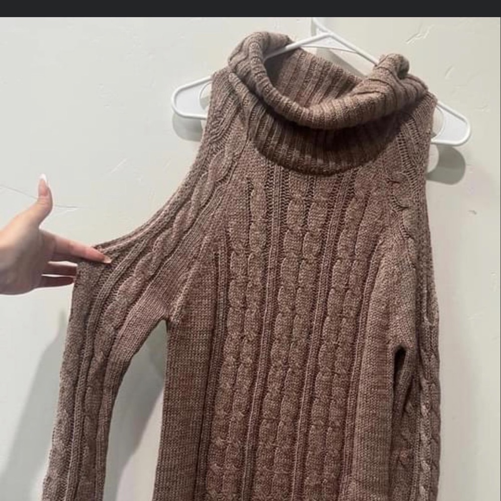 Boutique cut out shoulder sweater